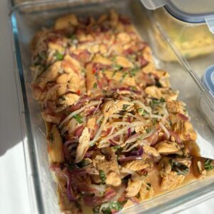 Poulet sauté au basilic, riz