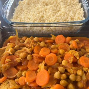 Poulet à l'orientale, carottes, semoule